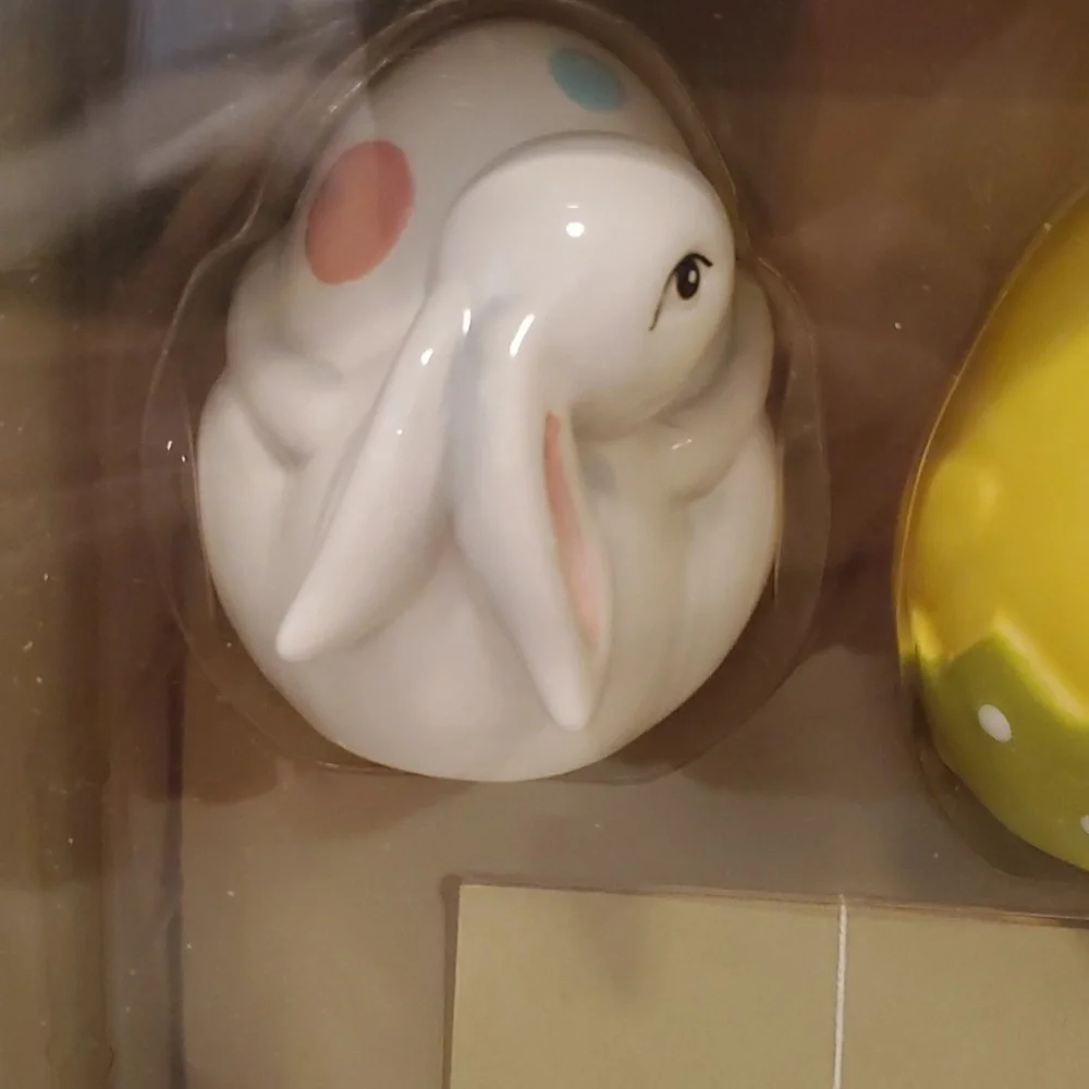 Pier 1 * 4 -Easter Bunny and Chick Place Card Holder
